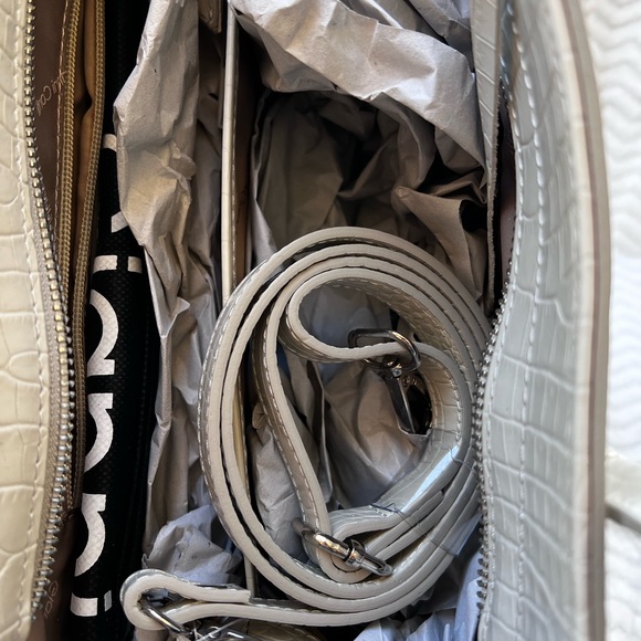 NWT Gianni Conti Cream Handbag - Picture 11 of 15